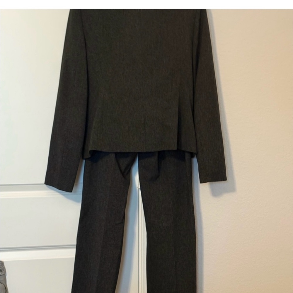 EUC The Limited Dark Gray Suit Women’s size 10. Like new. - Picture 2 of 5